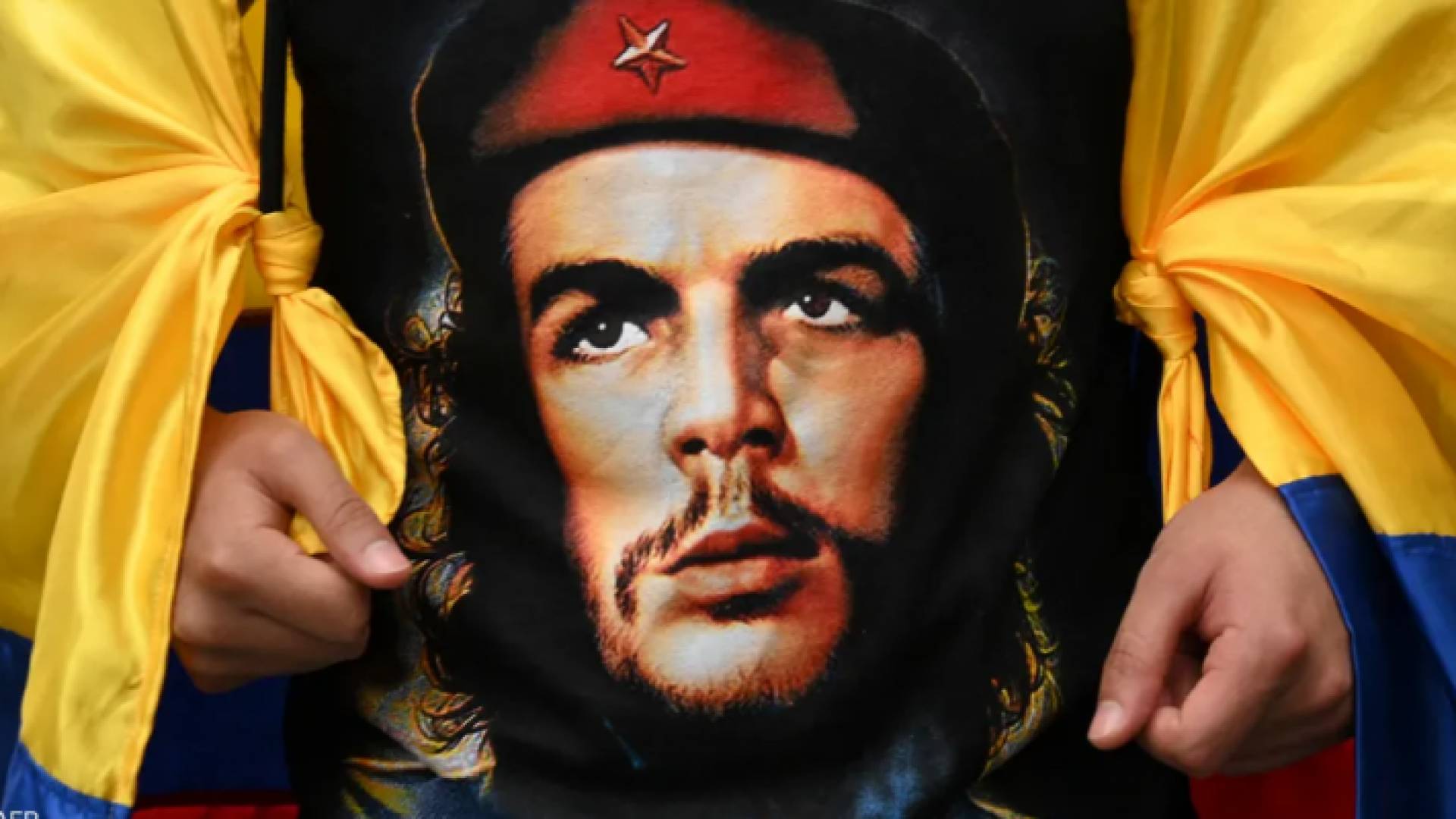 قميص عليه صورة تشي جيفارا