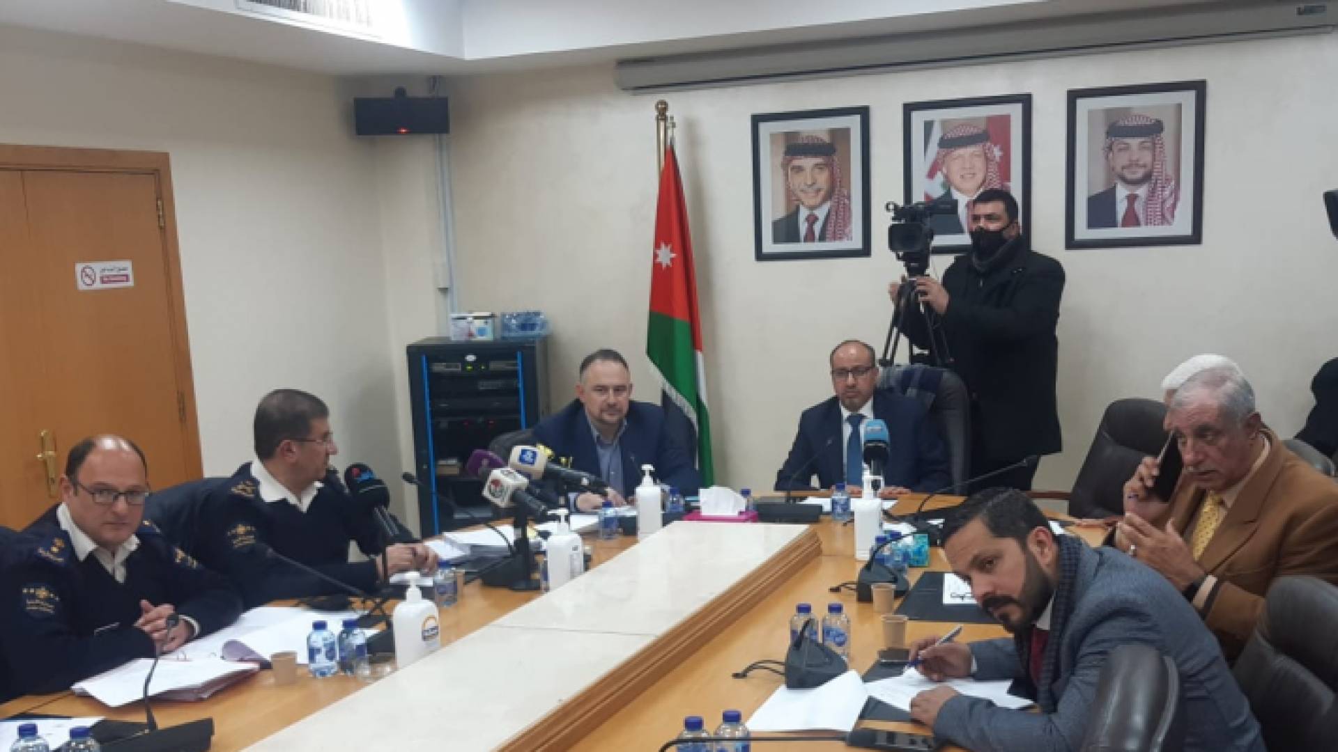 جانب من اجتماع اللجنة المالية