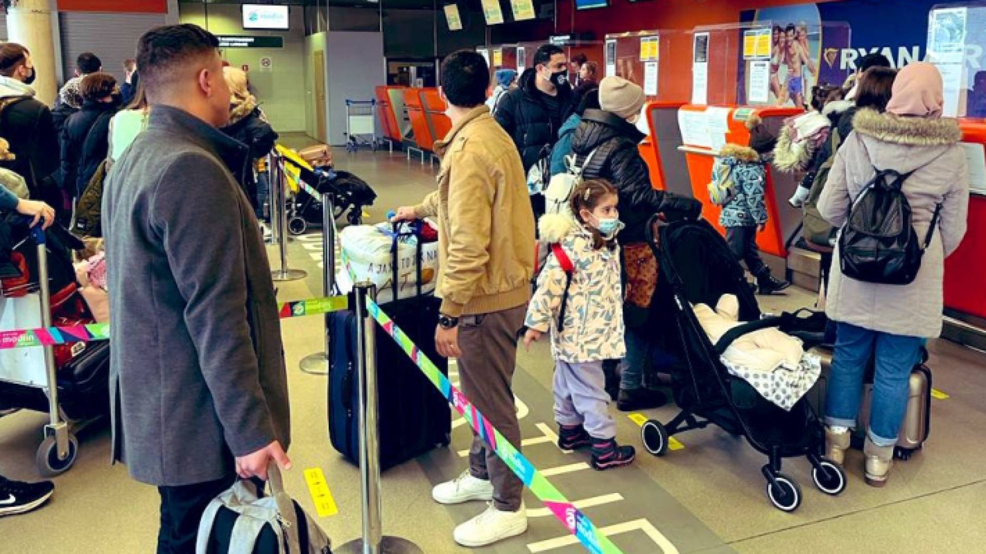 الخارجية: تسهيل سفر ومغادرة 12 أردنيا وعائلاتهم من وارسو إلى عمان