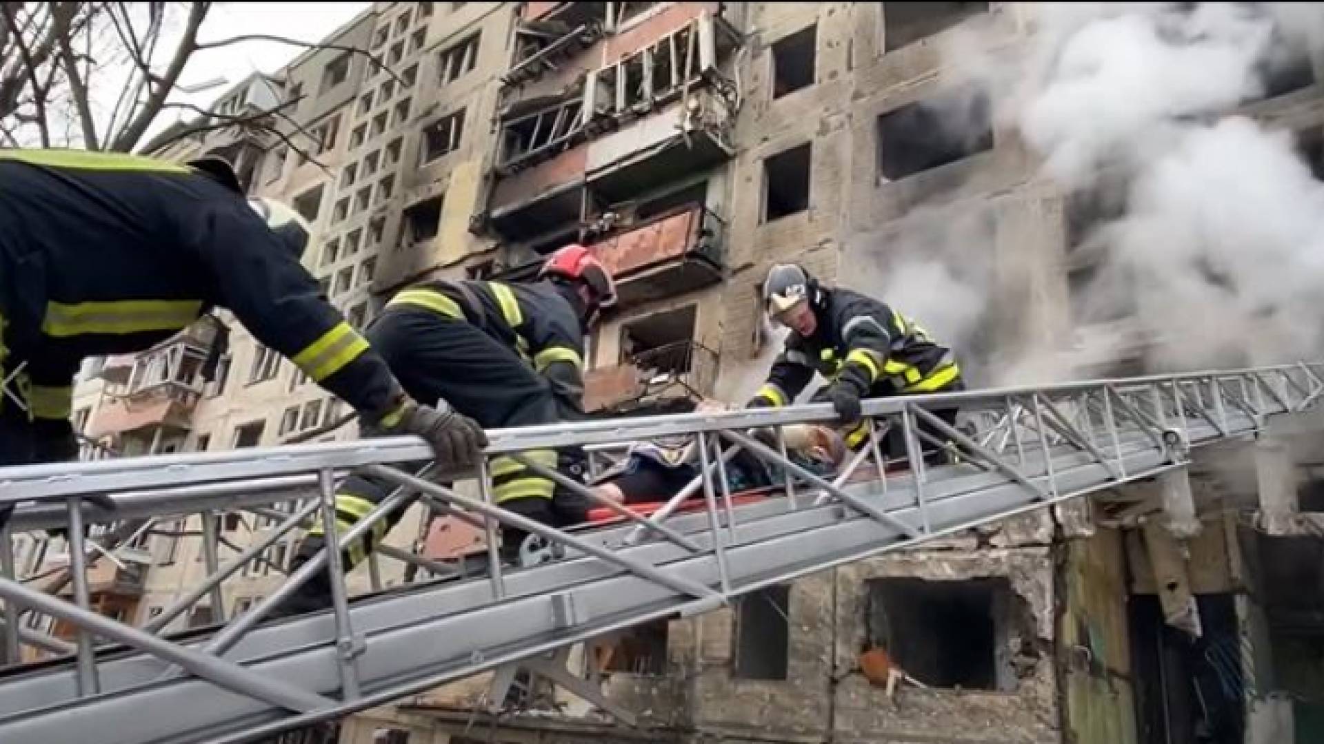 الإسعاف الأوكراني: مقتل شخصين على الأقل في ضربة على مبنى سكني في كييف