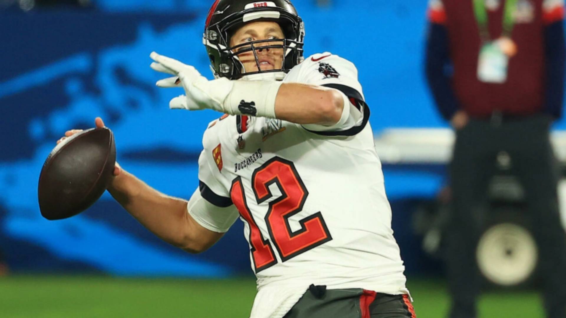 أسطورة كرة القدم الأمريكية توم برايدي