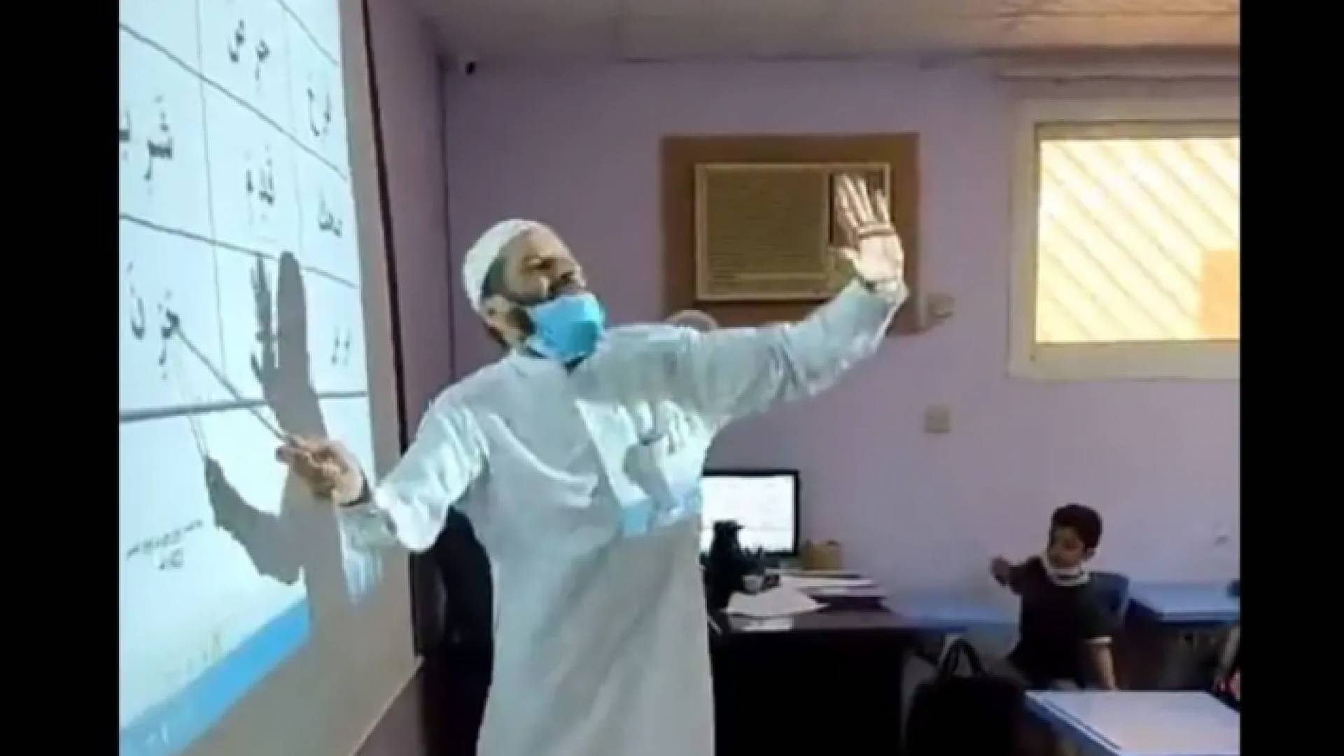 المعلم خلال الحصة الصفية