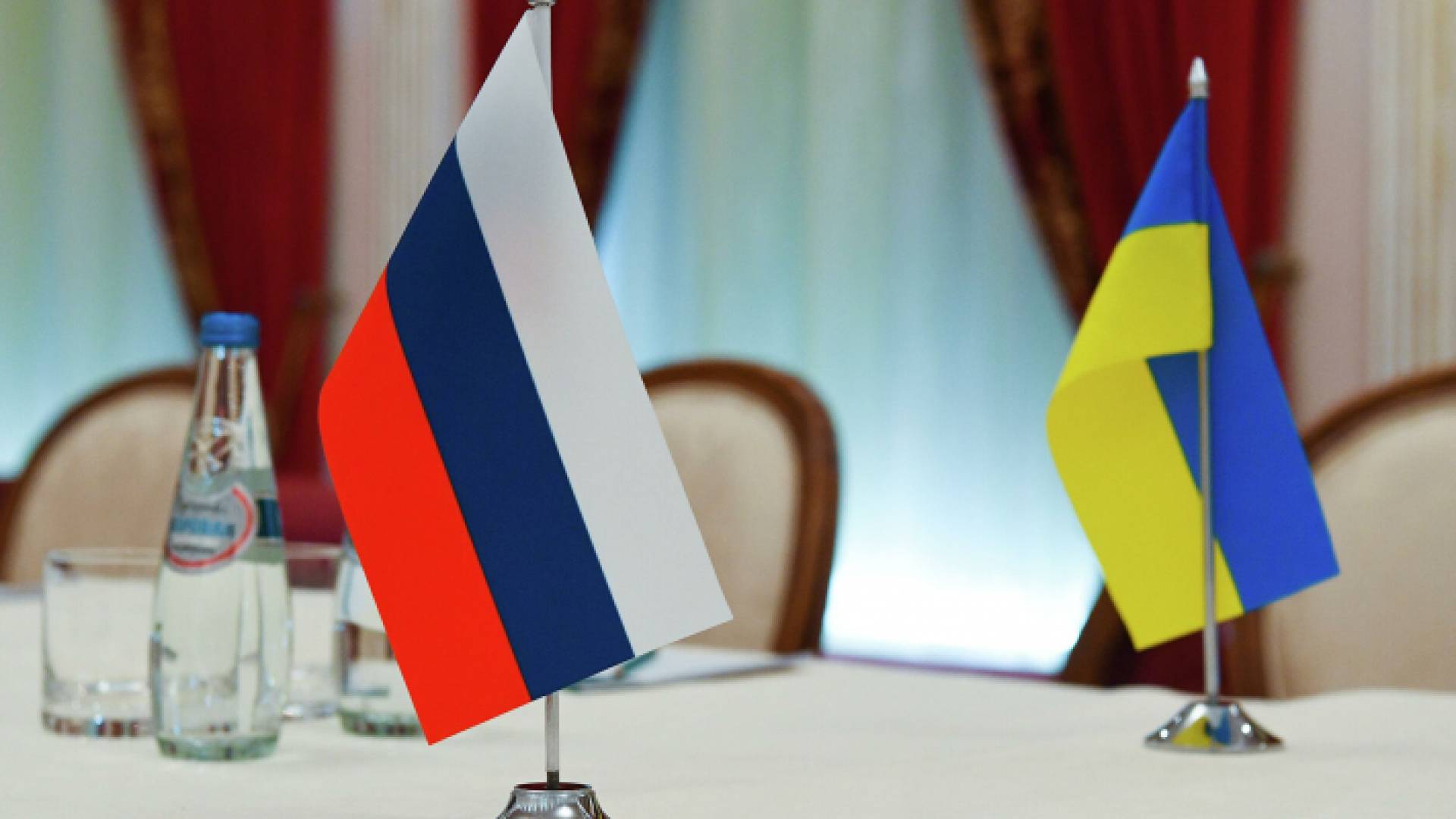 علما روسيا وأوكرانيا