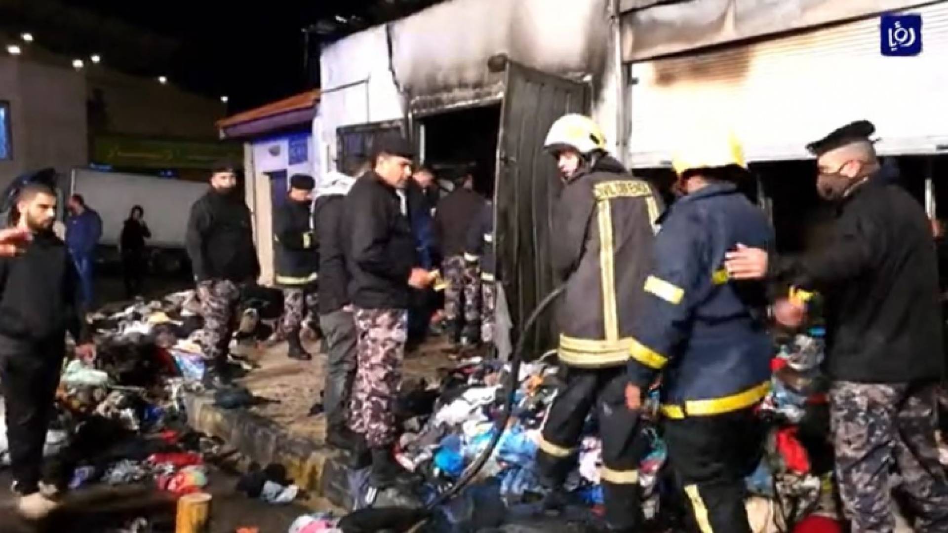 الدفاع المدني يتعامل مع حريق محلات تجارية في اربد