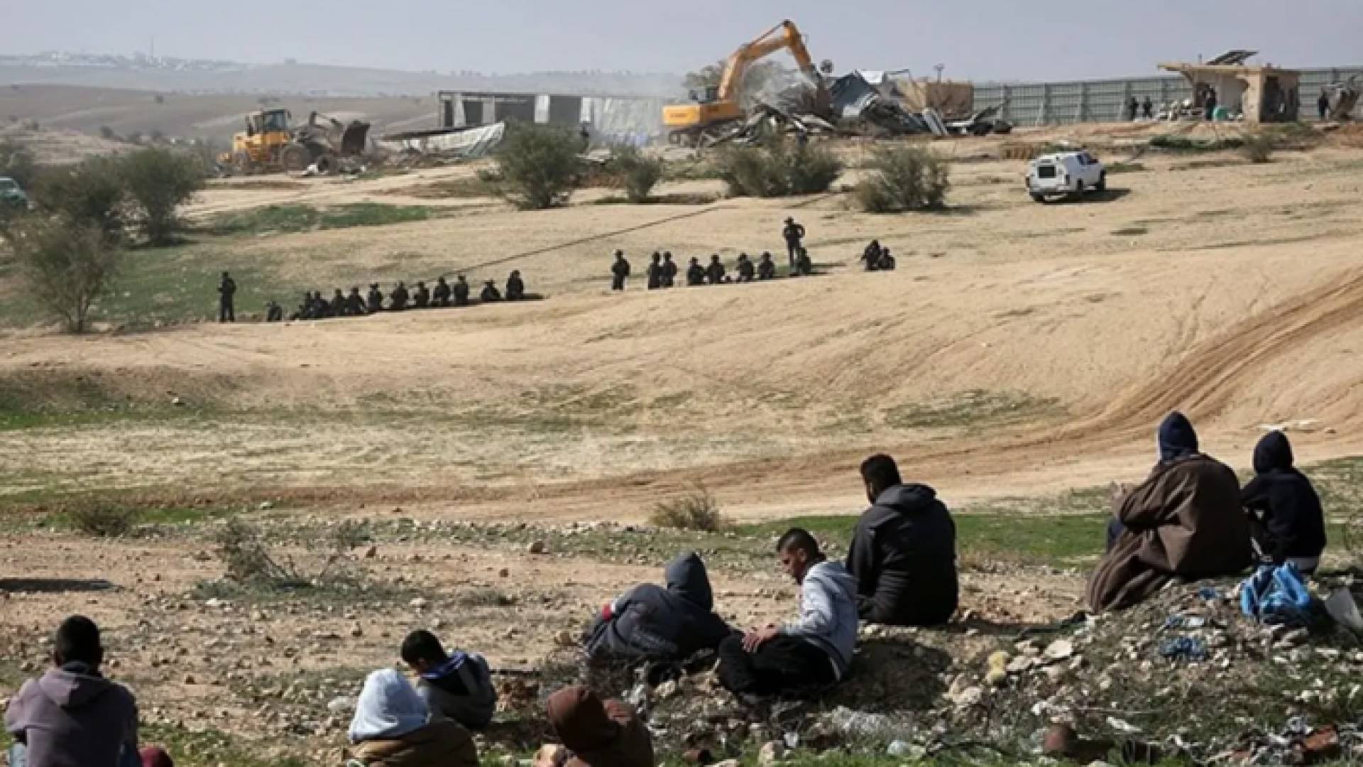 آليات تابعة للاحتلال الإسرائيلي في أراضي الفلسطينيين بالنقب