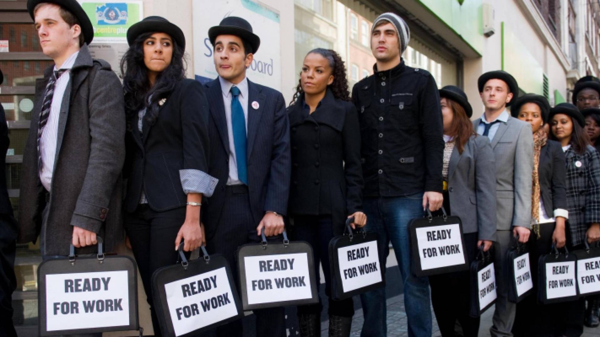 تراجع البطالة في بريطانيا لأقل من مستويات ما قبل جائحة كورونا