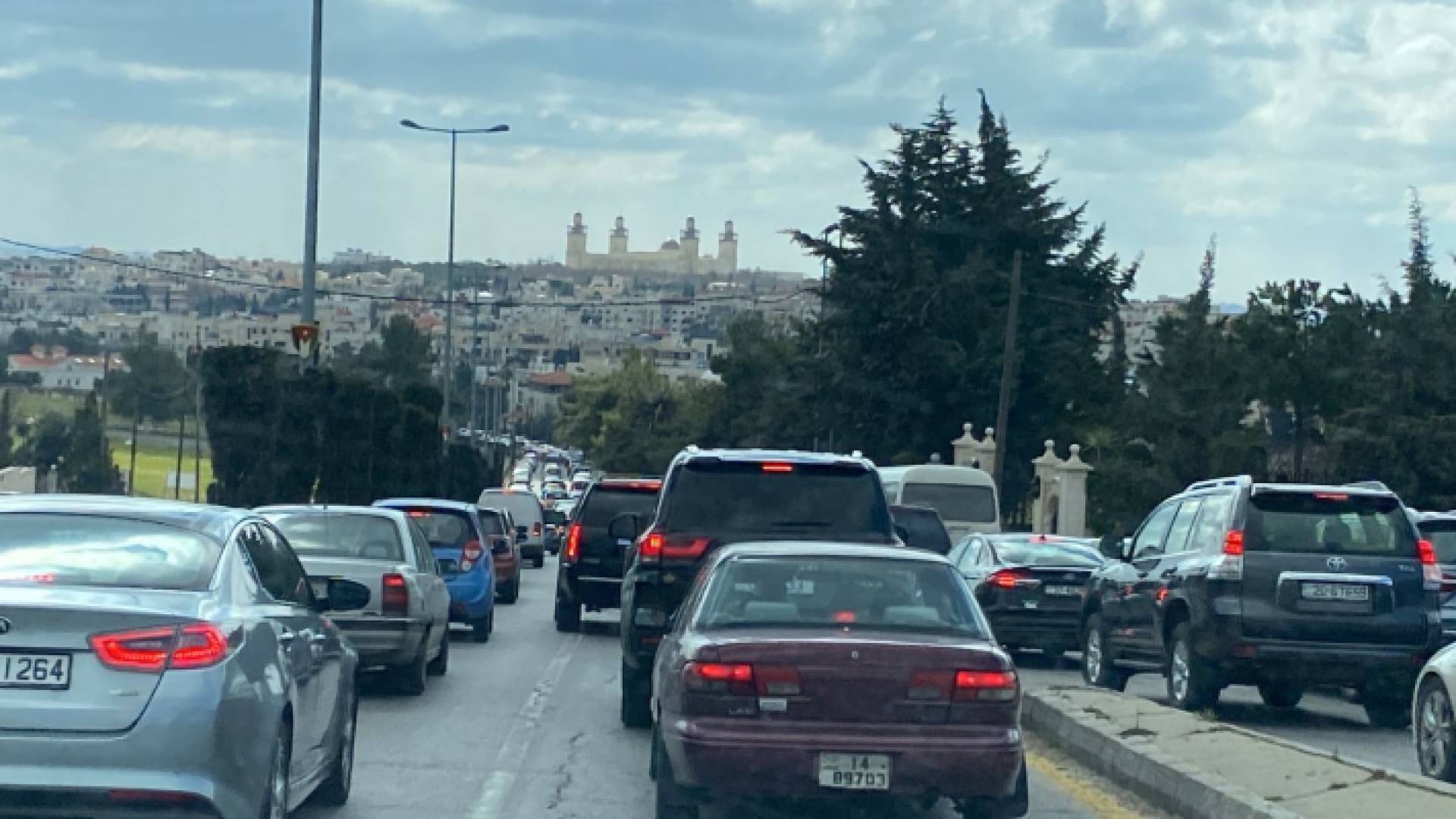 ازدحامات مرورية في أحد شوارع العاصمة عمان