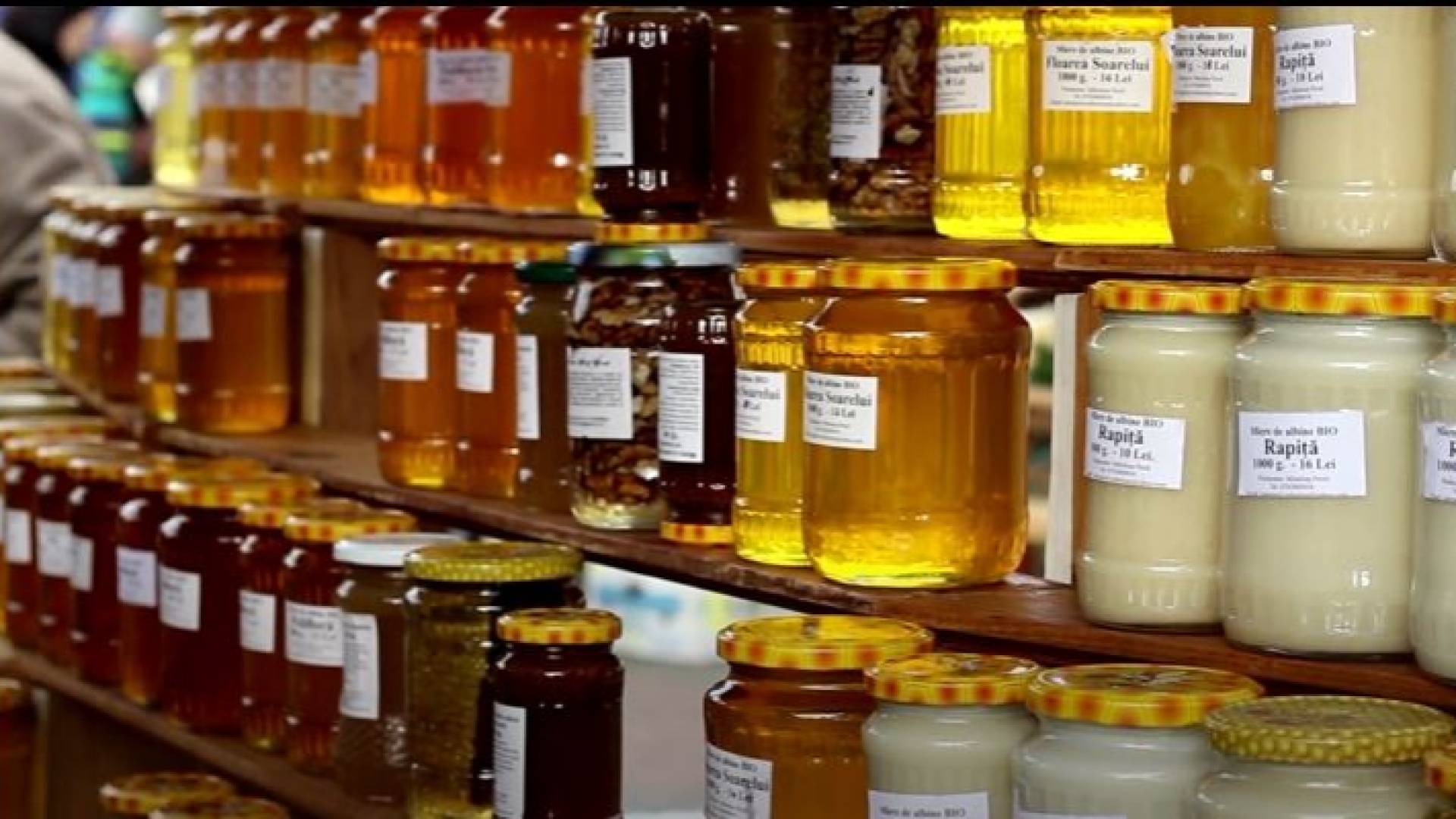 العسل في السوق الإماراتية عوائد اقتصادية وتحديات جمة