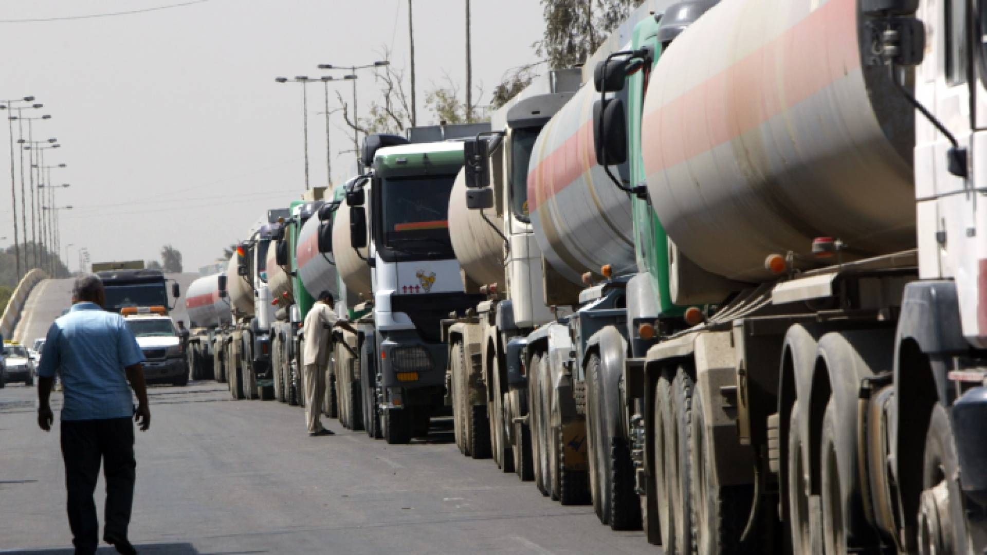 شاحنات نقل نفط