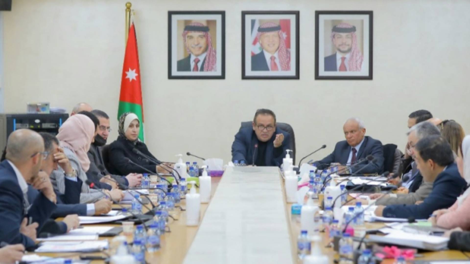 اللجنة المالية النيابية