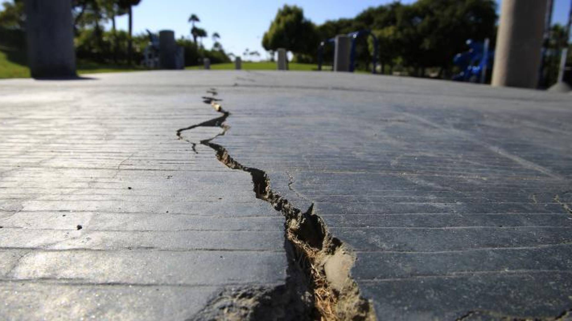 آثار هزة أرضية - ارشيفية