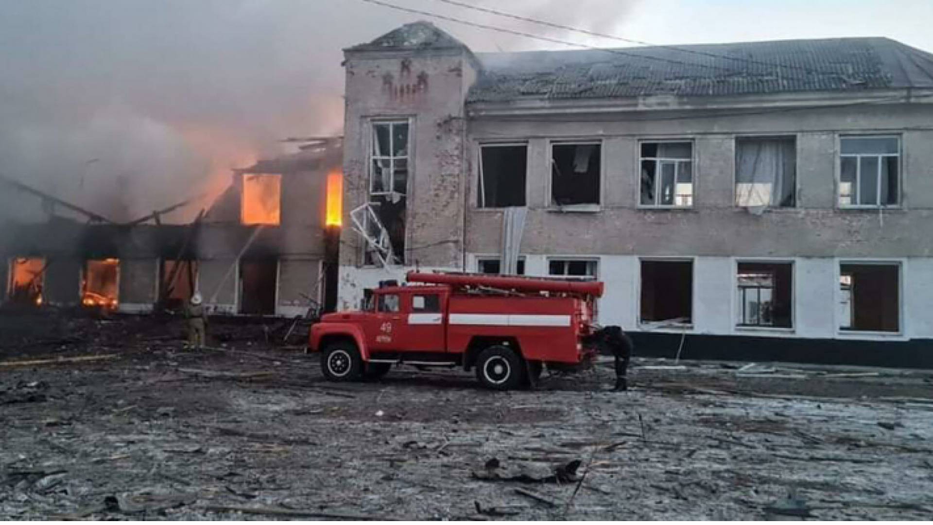 27 قتيلا جراء قصف روسي في أوكرانيا وزيلينسكي يطالب الغرب بالمساعدة على "وقف الحرب"