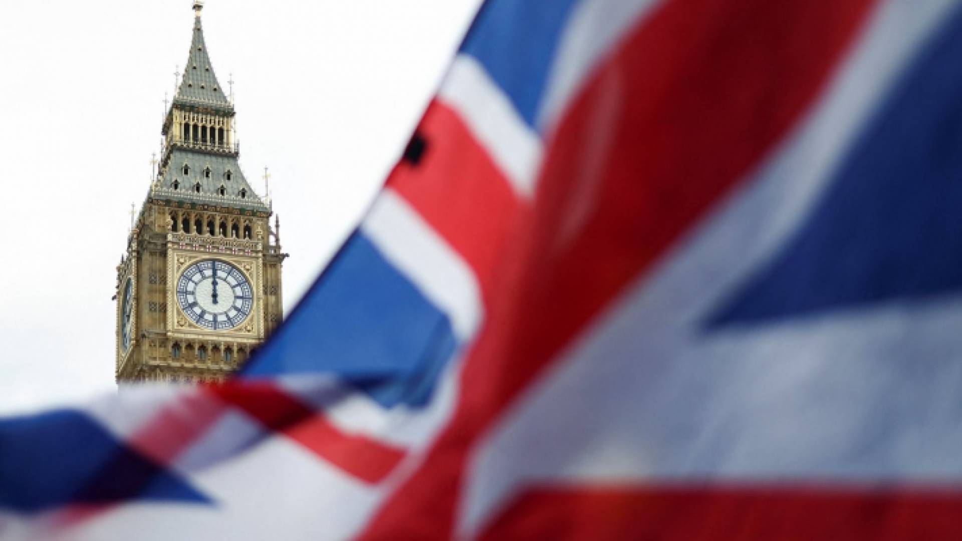 بريطانيا تعلن تعليق التعاون الضريبي مع روسيا