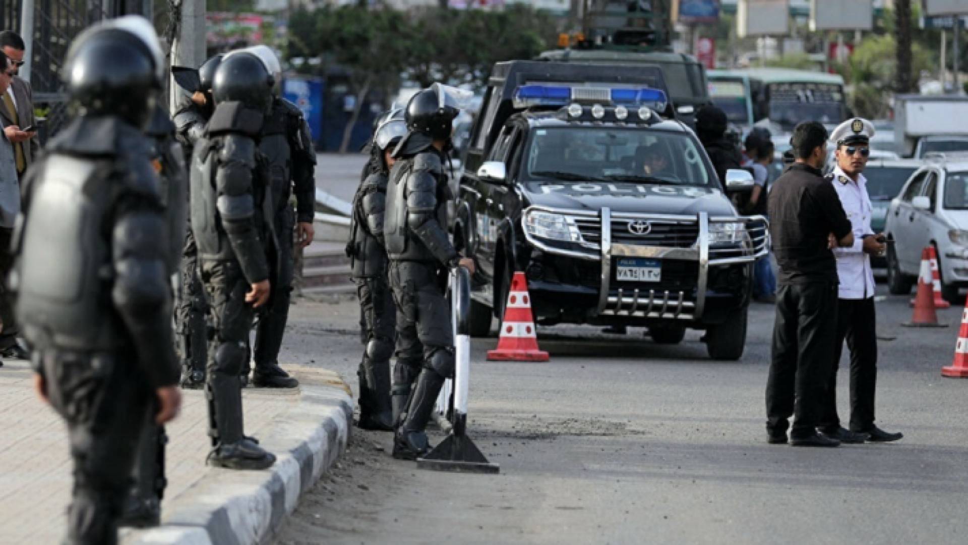 عناصر من السلطات الأمنية المصرية