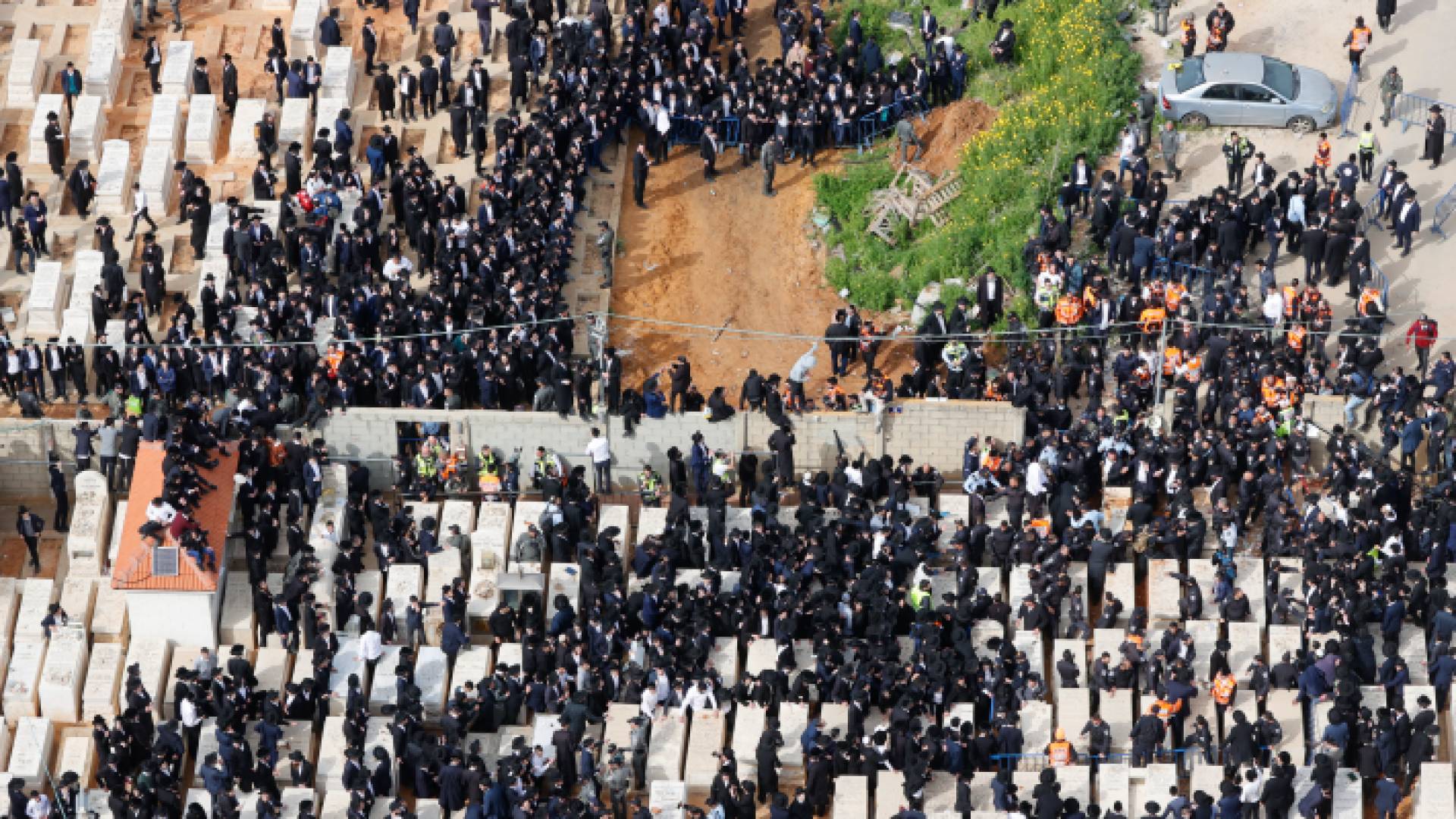 750 ألف يهوديا متشددا يشيعون الحاخام حاييم كانيفسكي