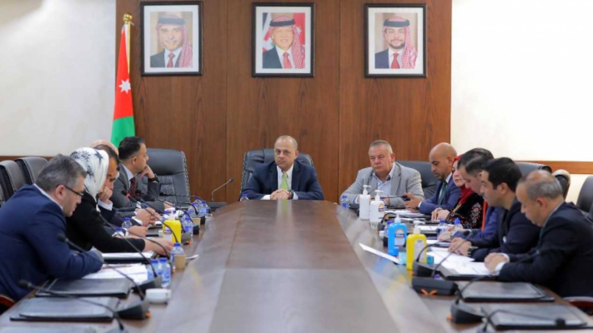 خلال الاجتماع