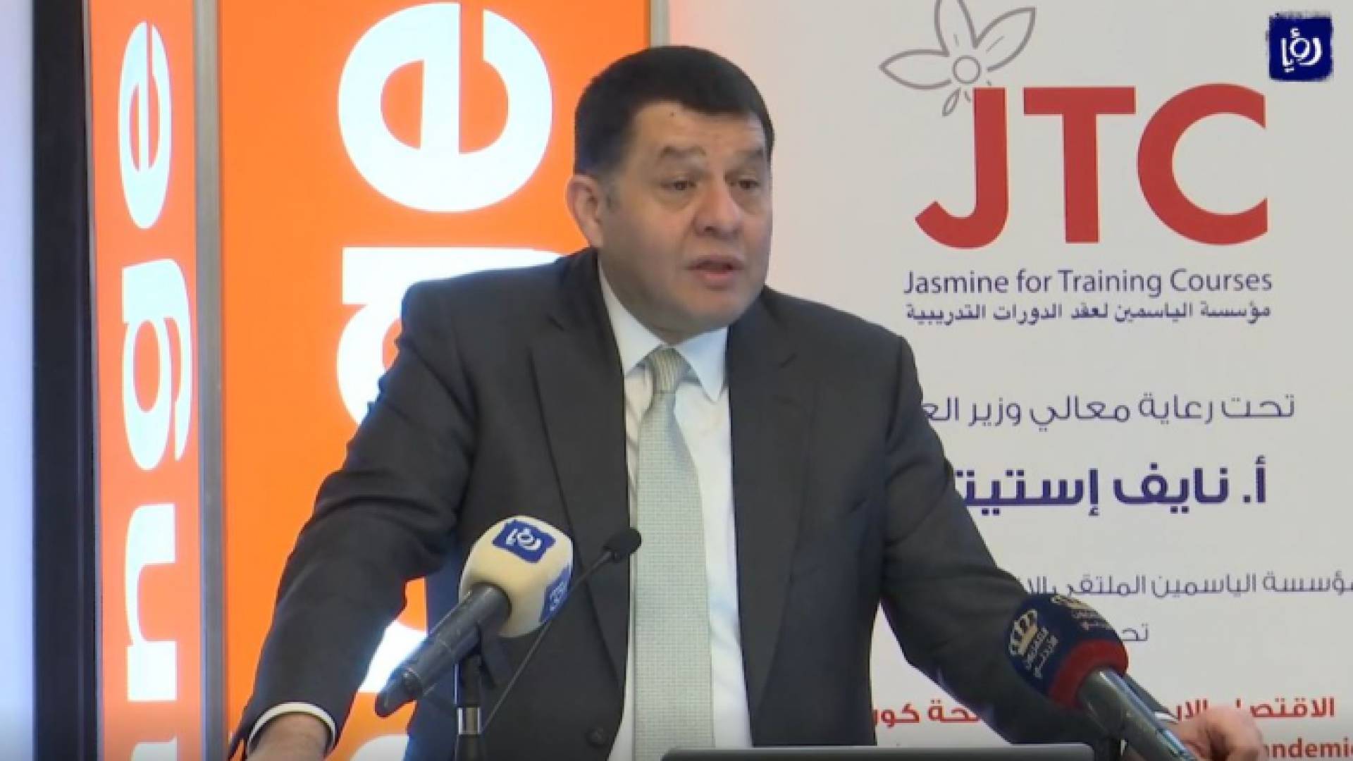 وزير العمل نايف استيتيه