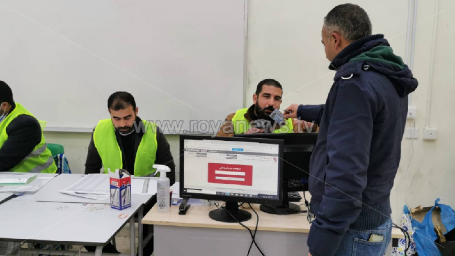 جانب من عملية الاقتراع