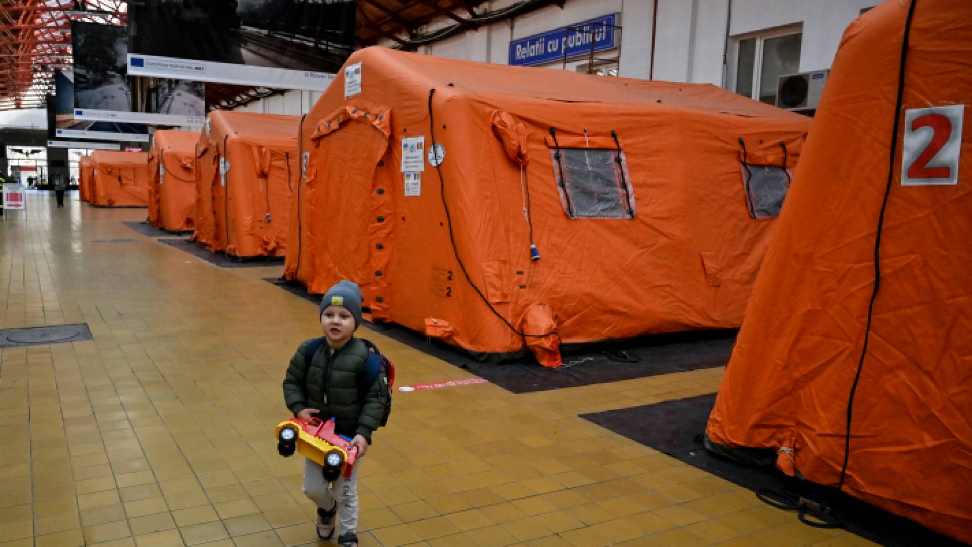 فرنسا ترسل 55 طنا من المساعدات الإنسانية إلى أوكرانيا