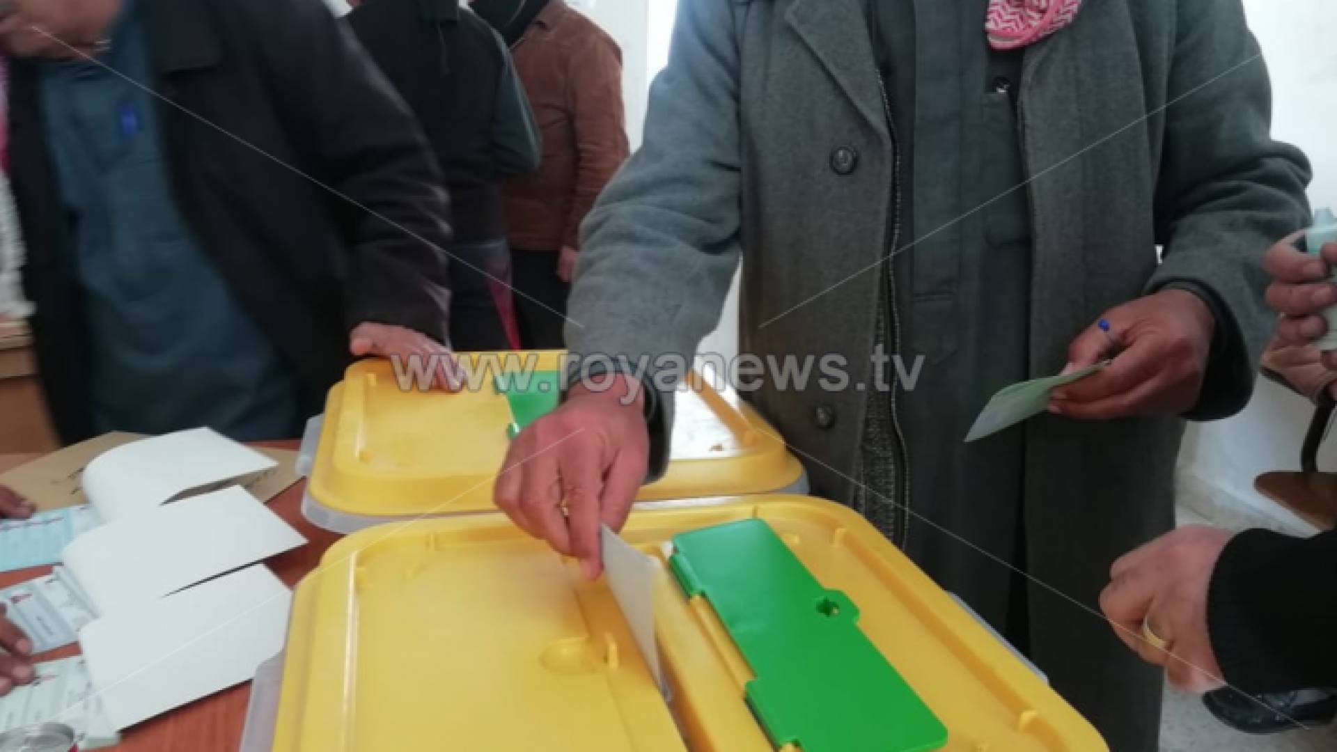 جانب من عملية الاقتراع