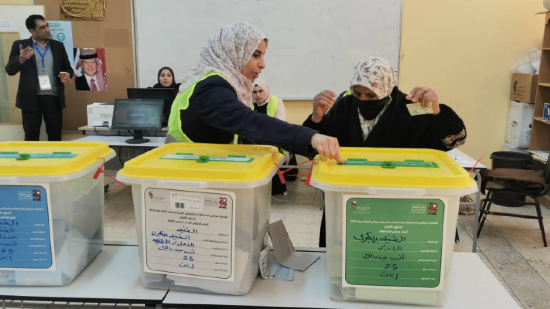 الهيئة المستقلة: لا تمديد لعملية الاقتراع وإغلاق الصناديق والسماح لمن هم داخل المراكز بالتصويت