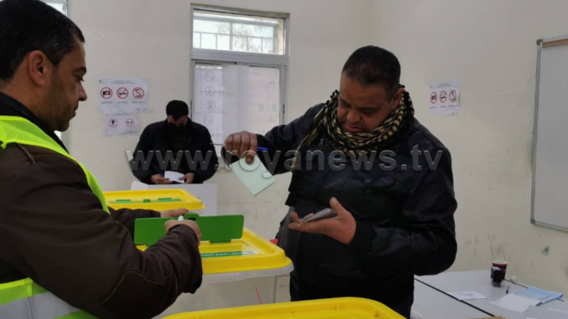 جانب من عملية الاقتراع