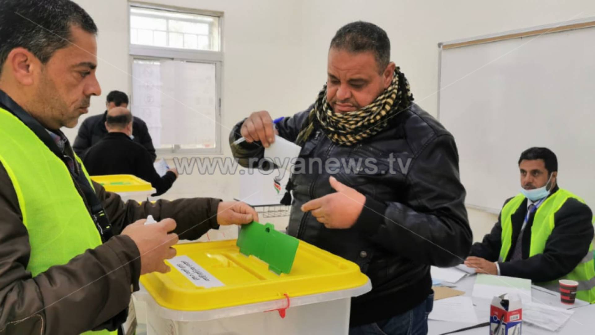 من داخل أحد مراكز الاقتراع