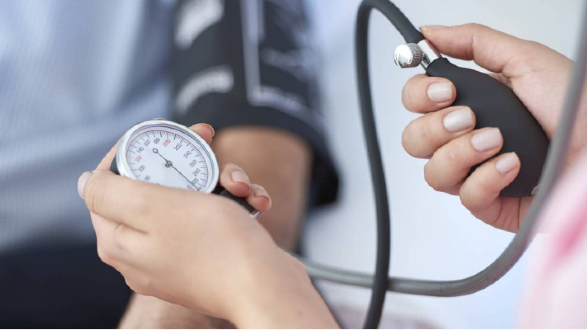 قياس ضغط الدم