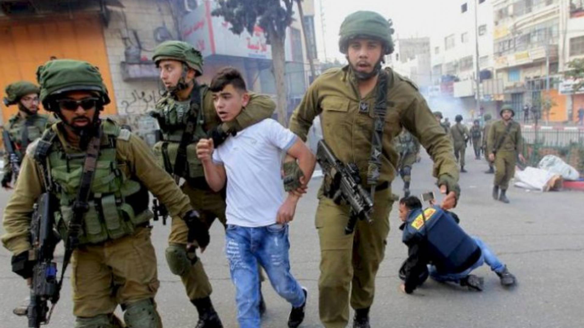 الاحتلال يعتقل طفلا - أرشيفية