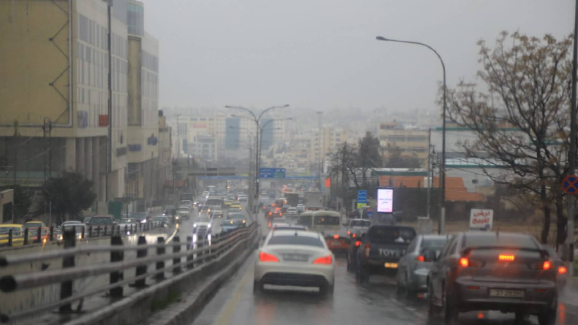 أزمة مرورية في أحد شوارع العاصمة عمان