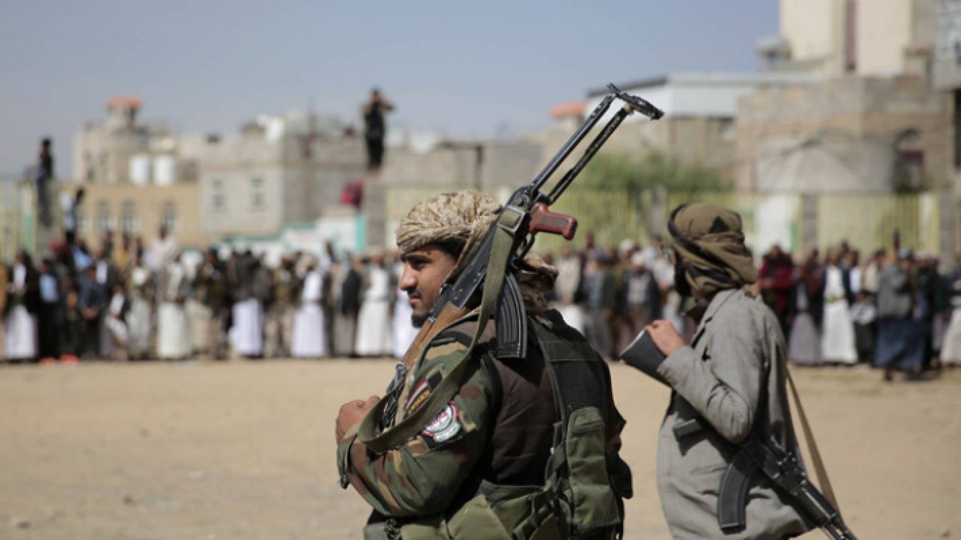 أحد عناصر الحوثيين