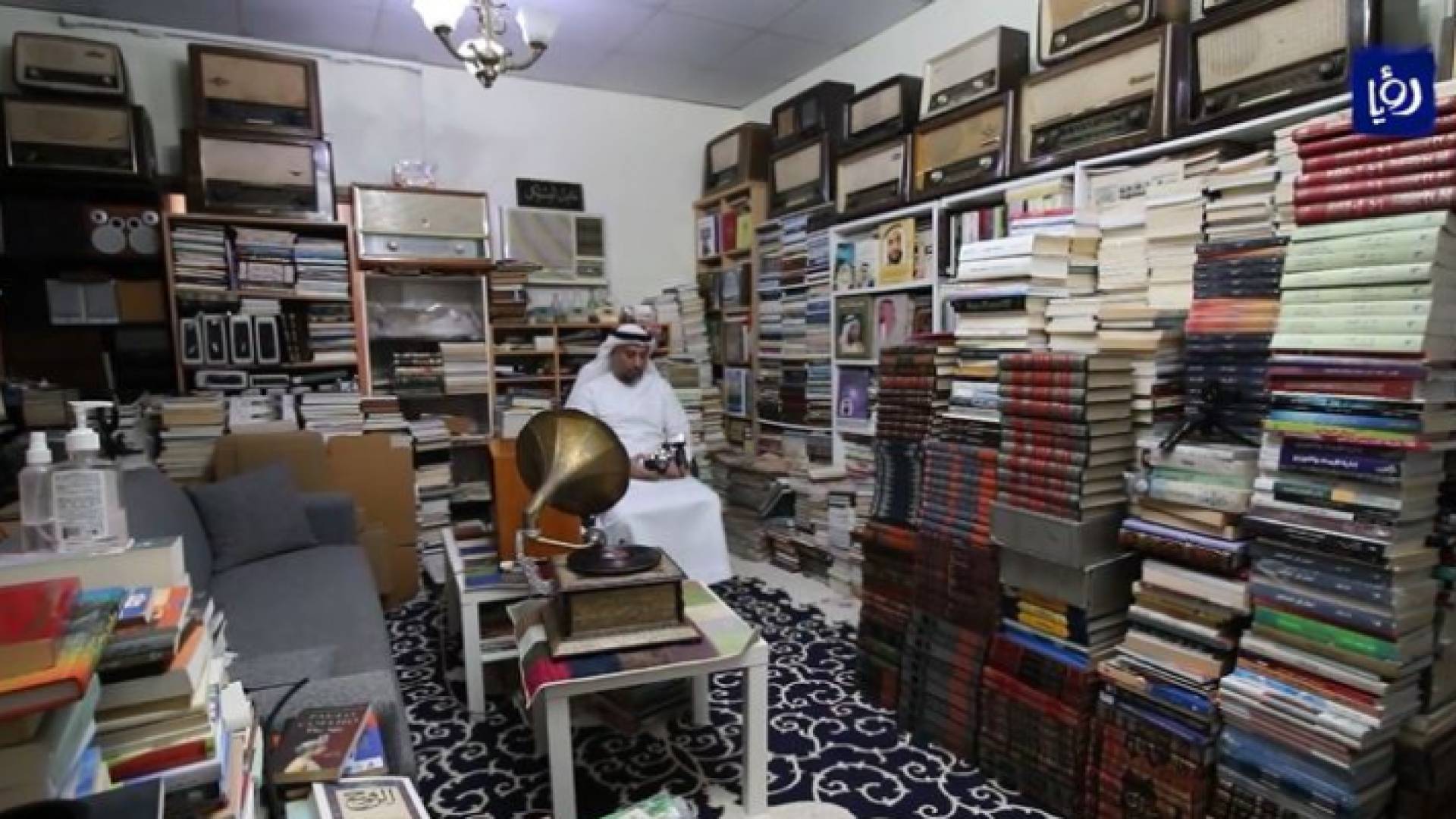 متحف منزلي يضم مقتنيات تراثية ومخطوطات نادرة