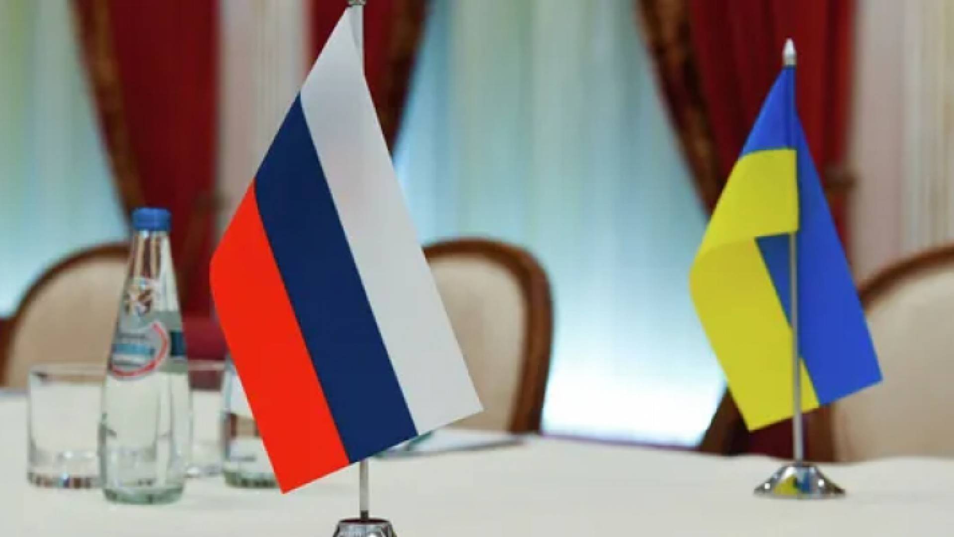 علم اوكرانيا وروسيا