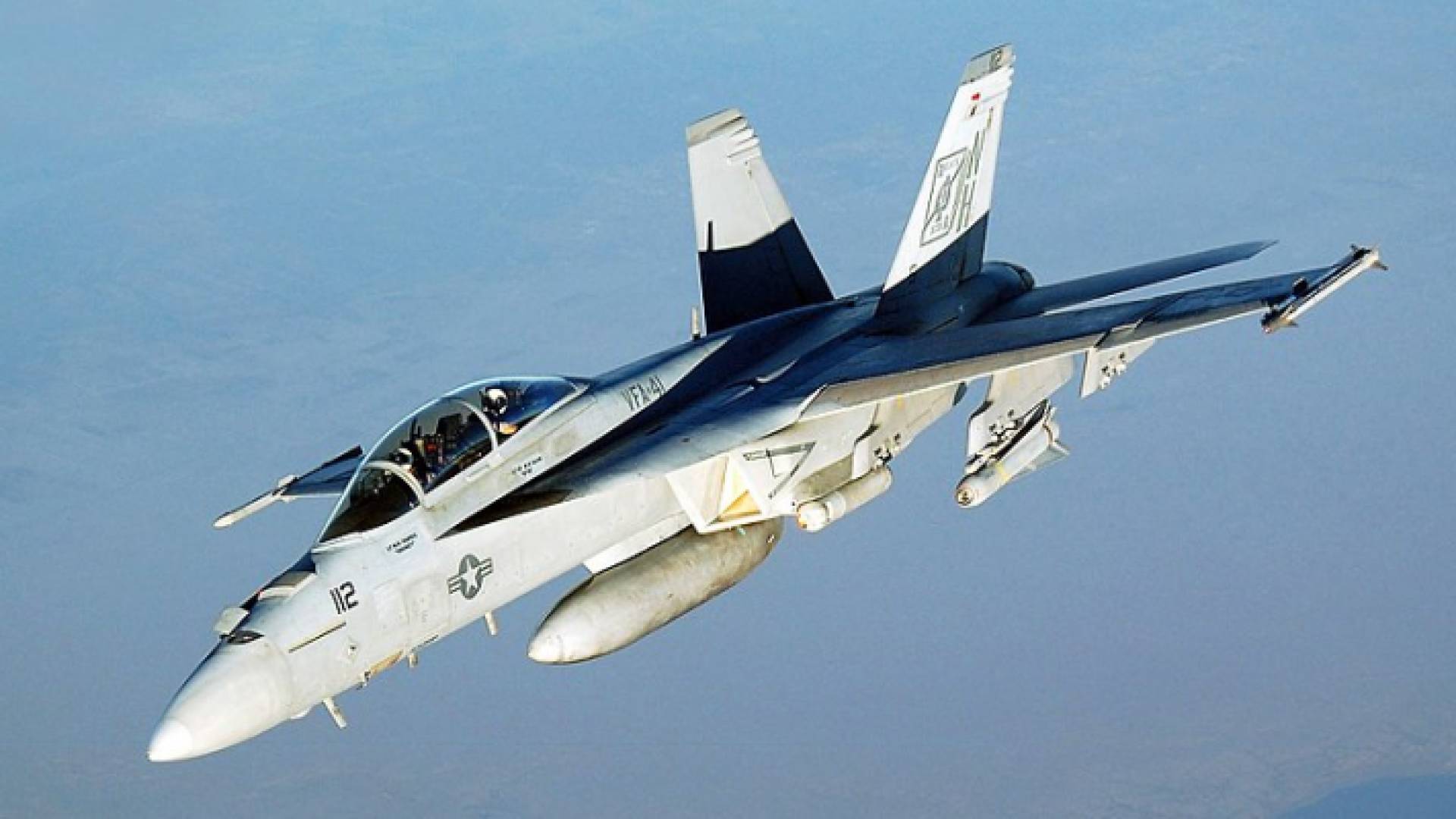 طائرة إي آيه-18 جي