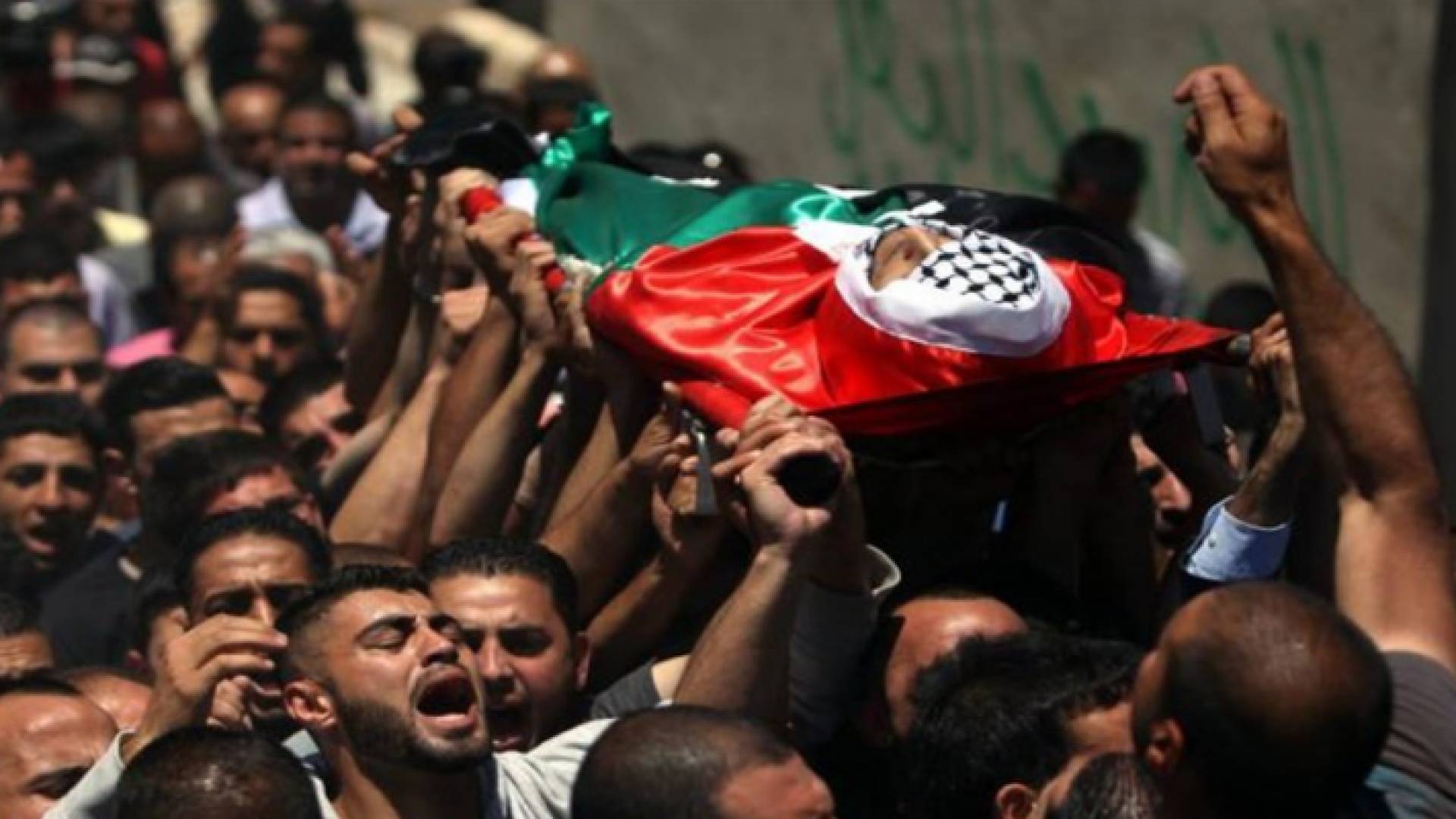 خلال تشييع أحد الشهداء في فلسطين