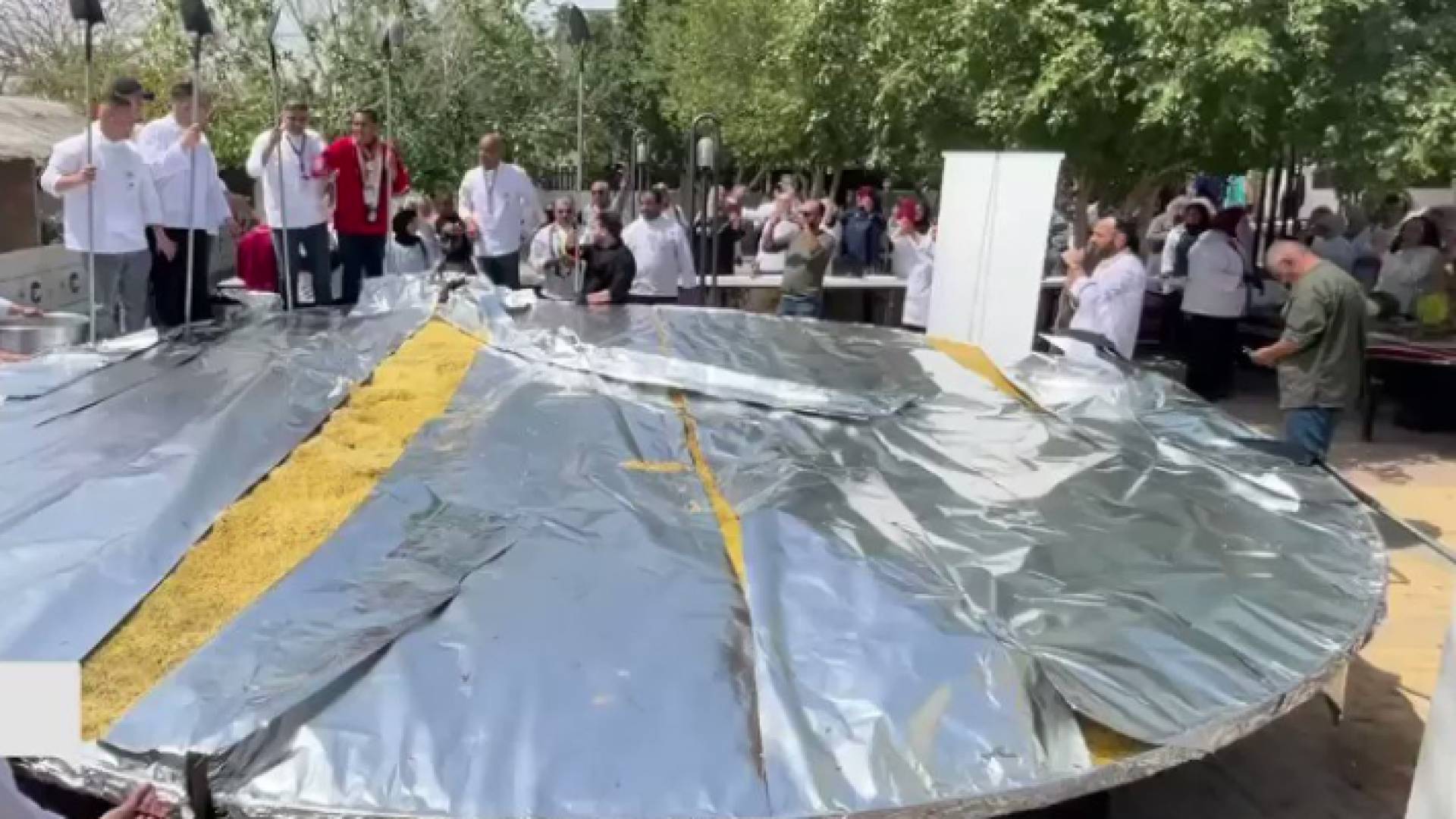 افتتاح أكبر صحن "مجدرة" في العالم بمدينة أريحا