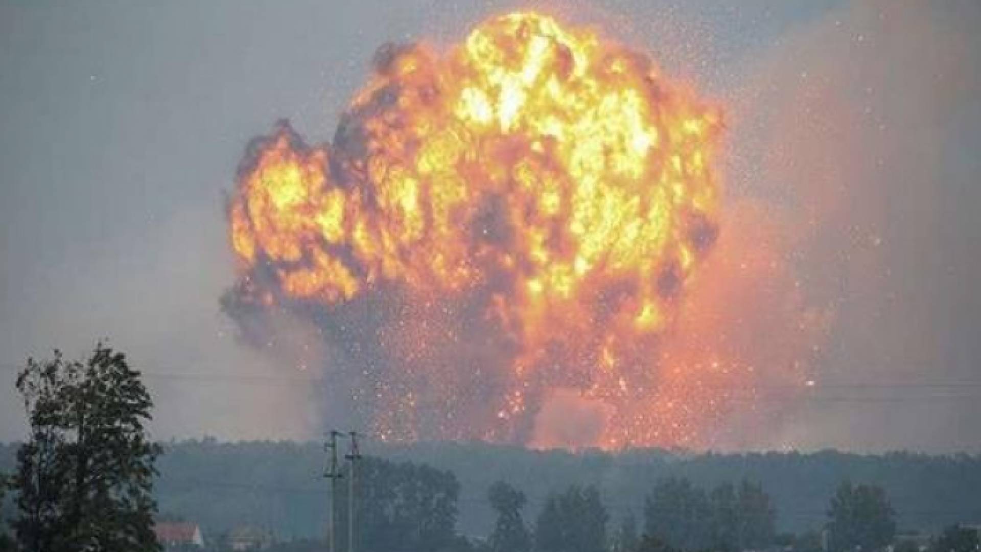 انفجار مستودع للنفط - أرشيفية