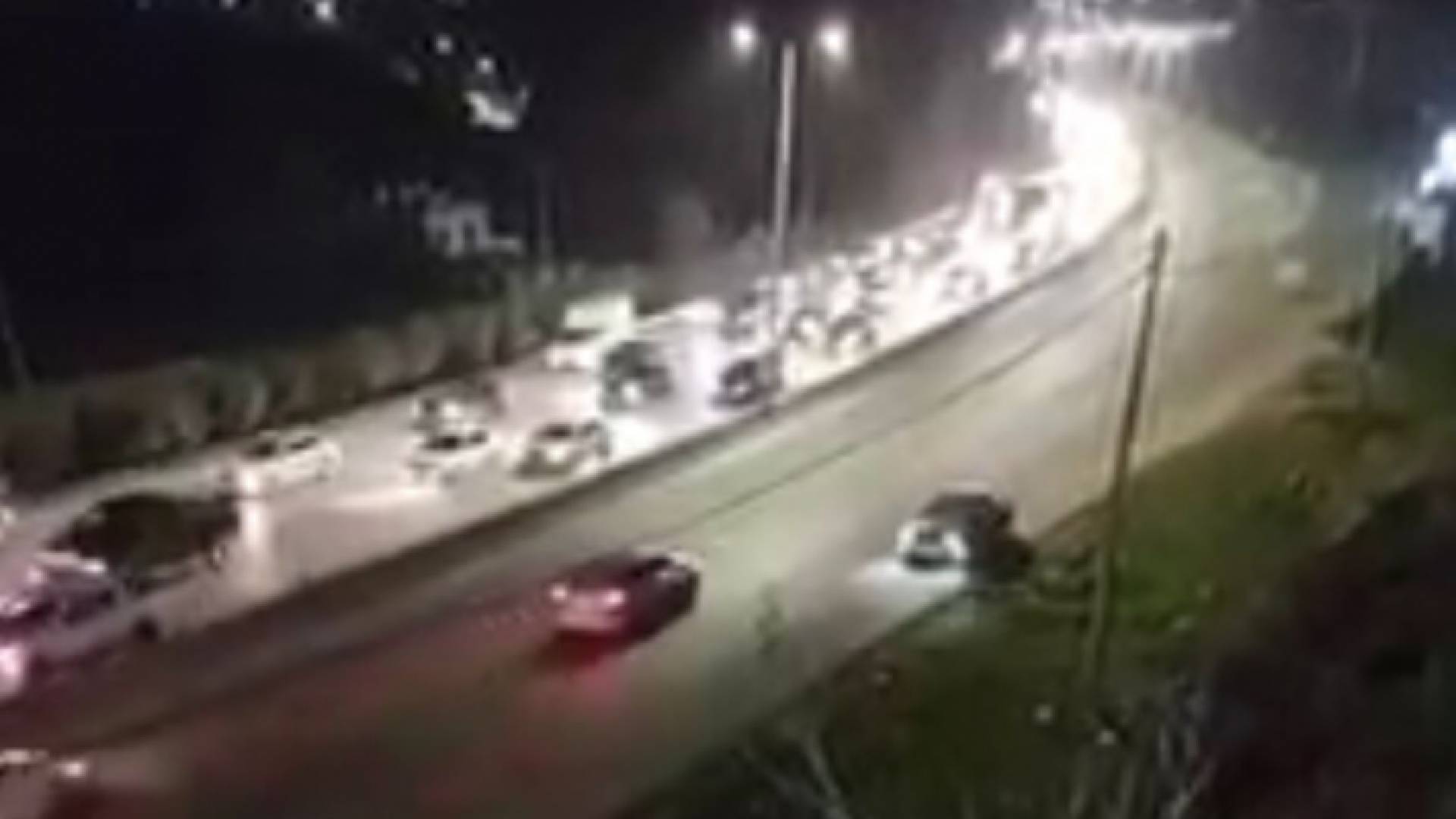 ضبط مركبة كانت تسير بعكس السير على طريق عمان - إربد