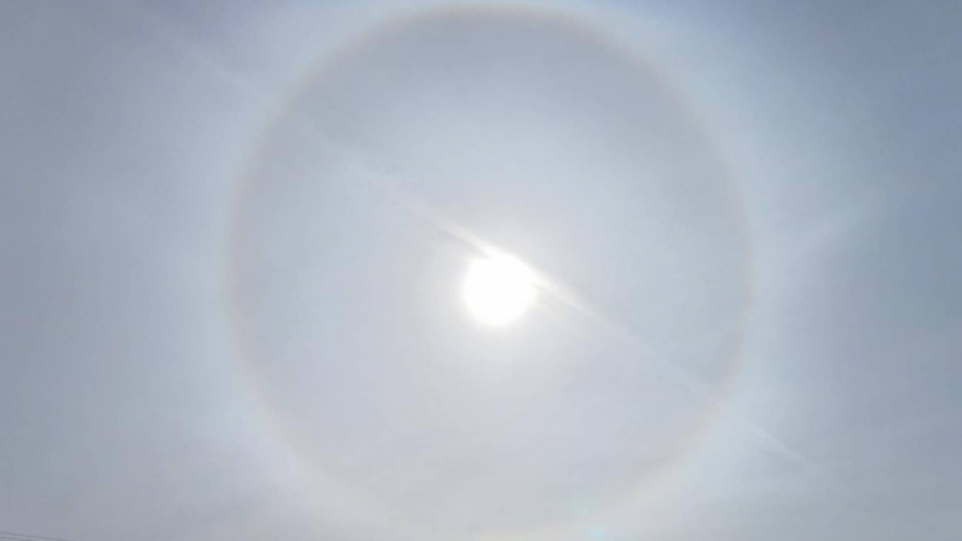 هالة الشمس في سماء العاصمة عمان