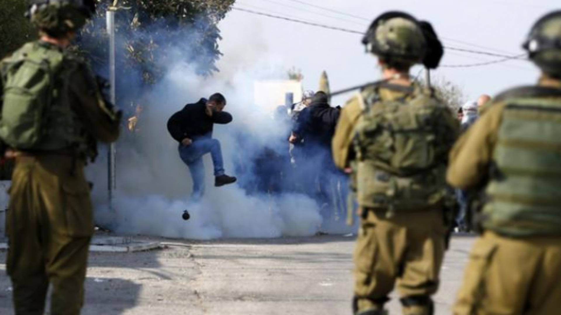 قوات الاحتلال خلال مواجهات مع فلسطينيين