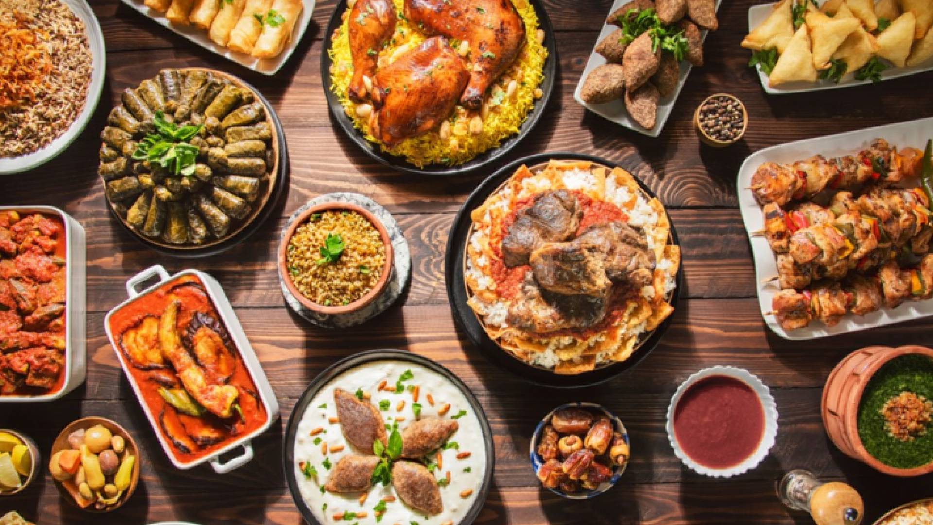 أصناف متنوعة من الطعام