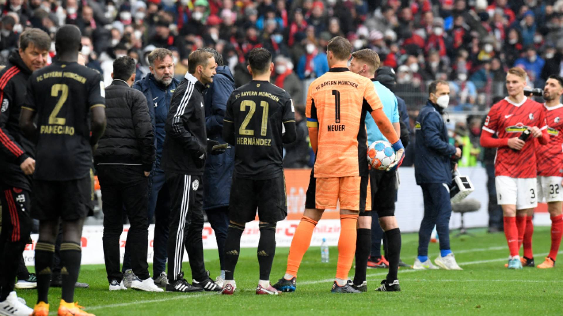 بايرن ميونيخ يشرك 12 لاعبا بالخطأ في لقاء فرايبورغ