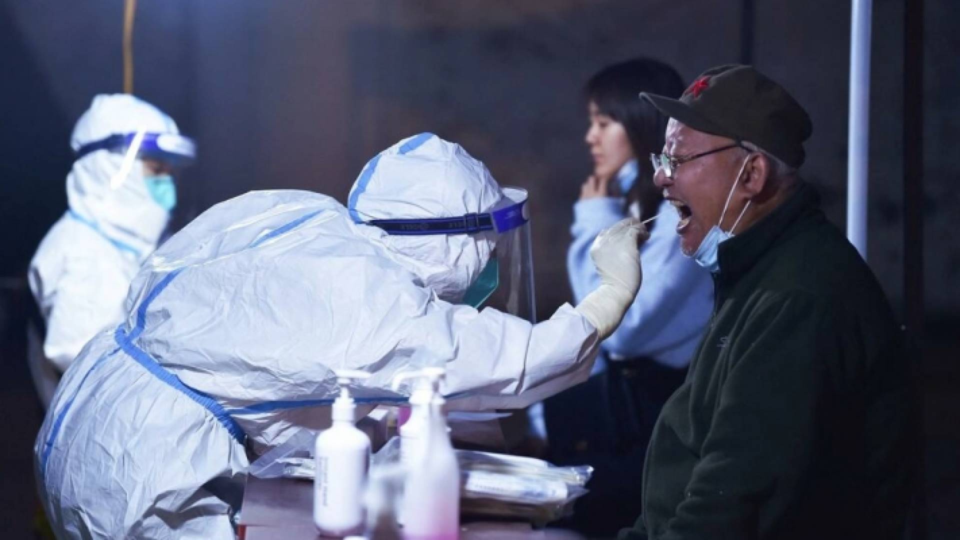 كورونا: الصين تسجل أعلى معدل إصابات منذ عامين والسلطات تعزل عشرات الملايين