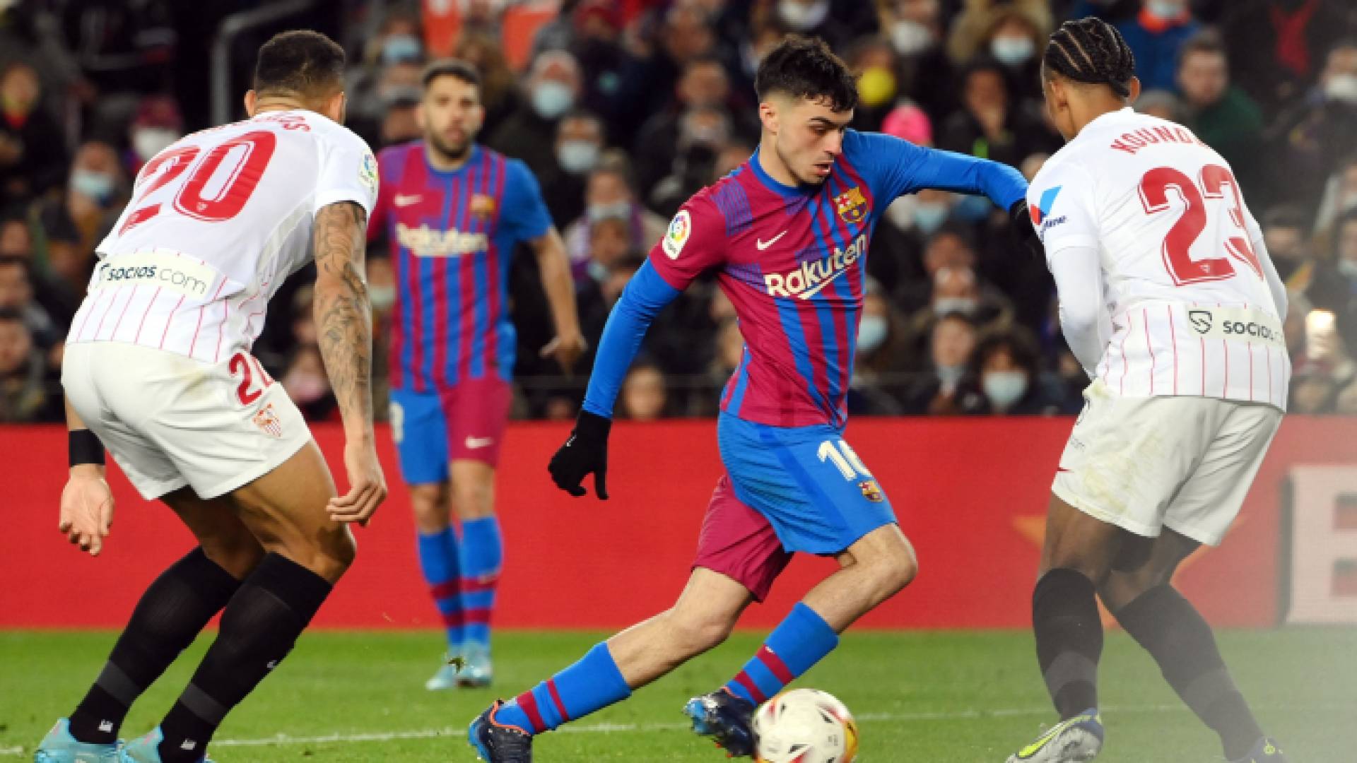 برشلونة ينتزع المركز الثاني بفوز صعب على إشبيلية