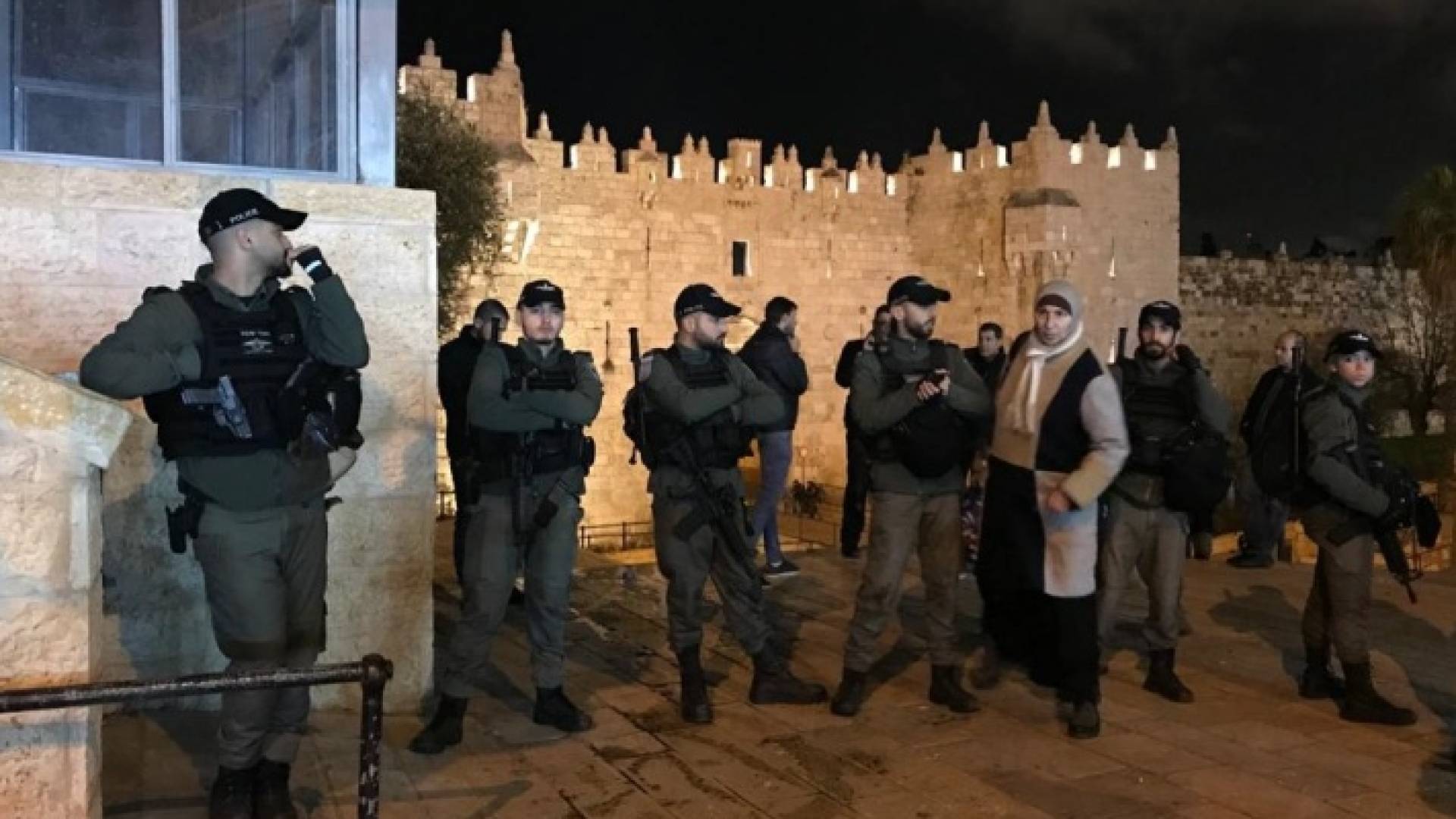 اصابة 19 فلسطينيا في مواجهات مع الاحتلال في باب العامود