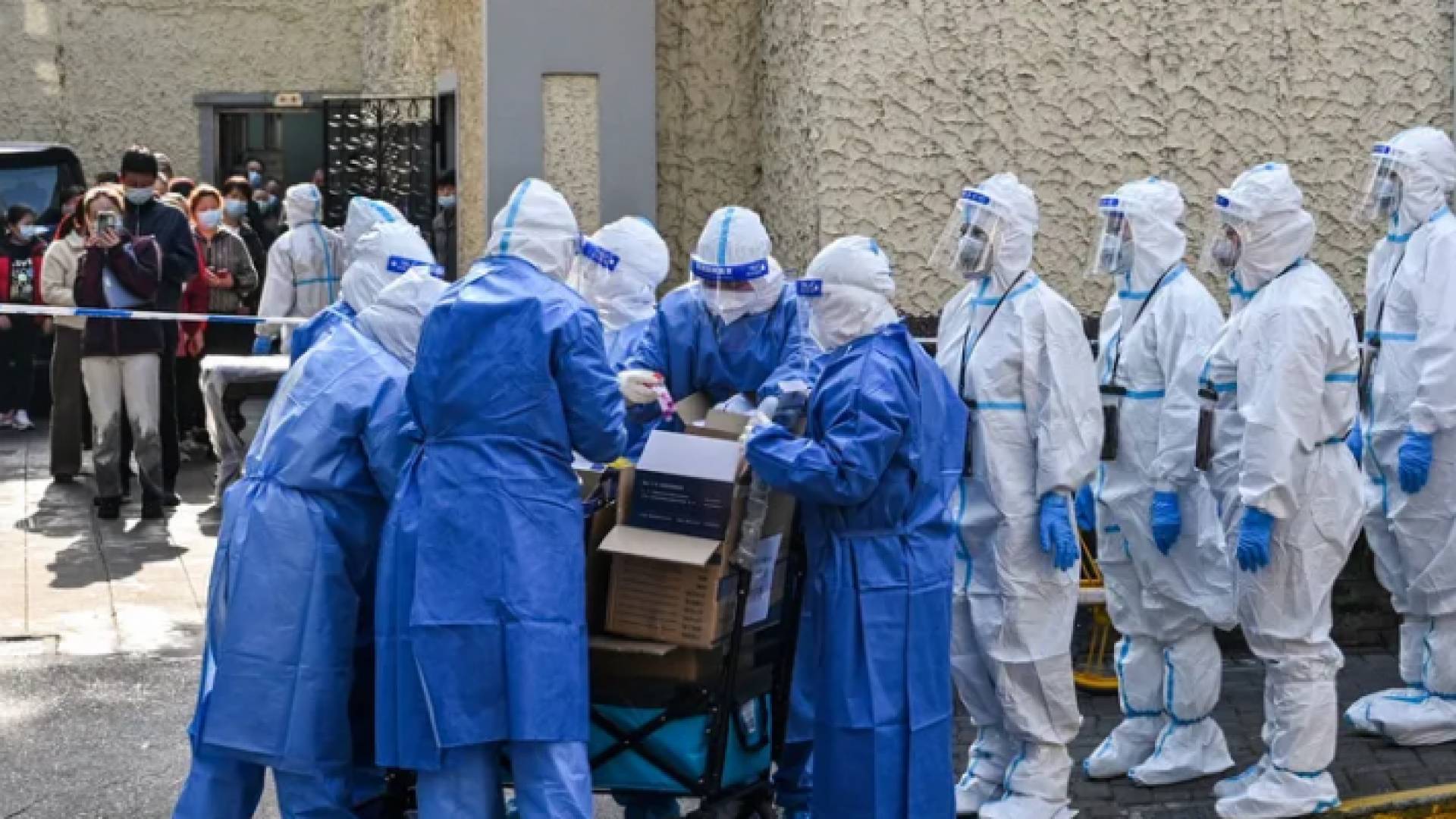 كوادر طبية صينية لكبح جماح كورونا- أرشيفية