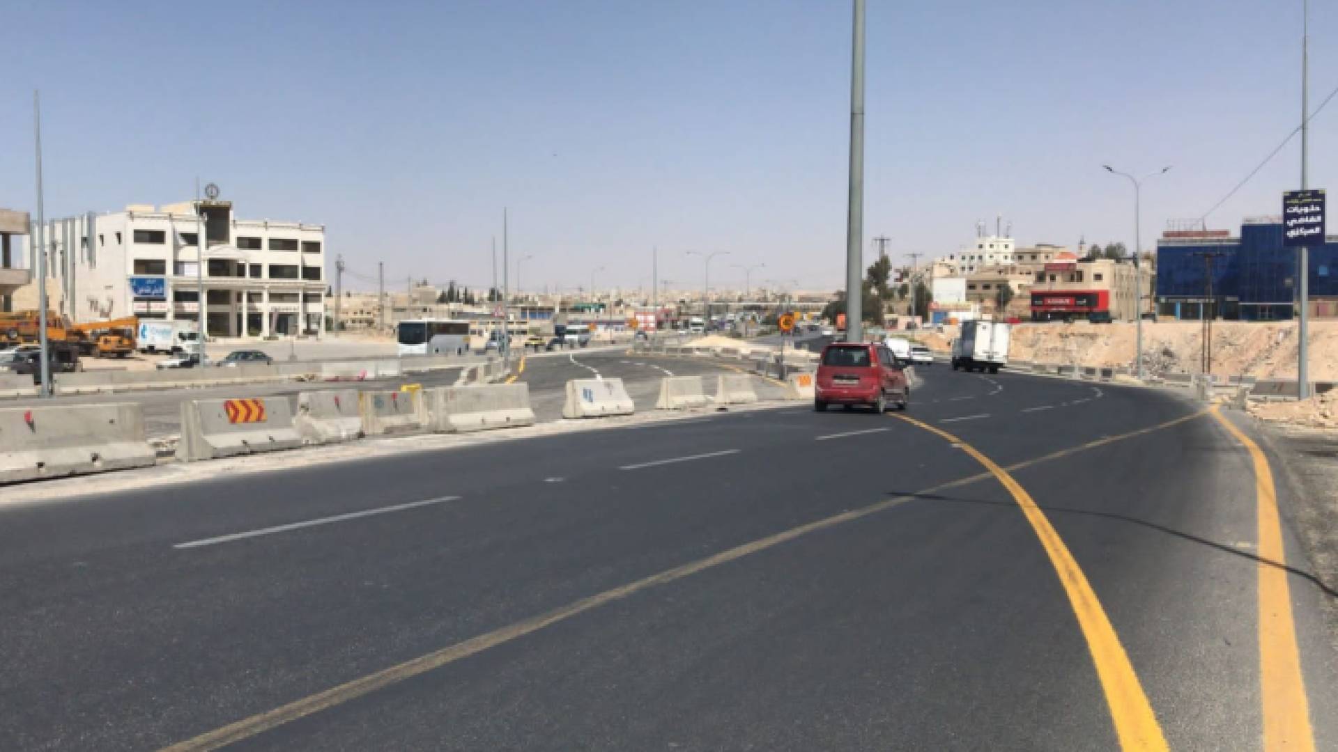 تحويلات مرورية جديدة على طريق عمان - الزرقاء