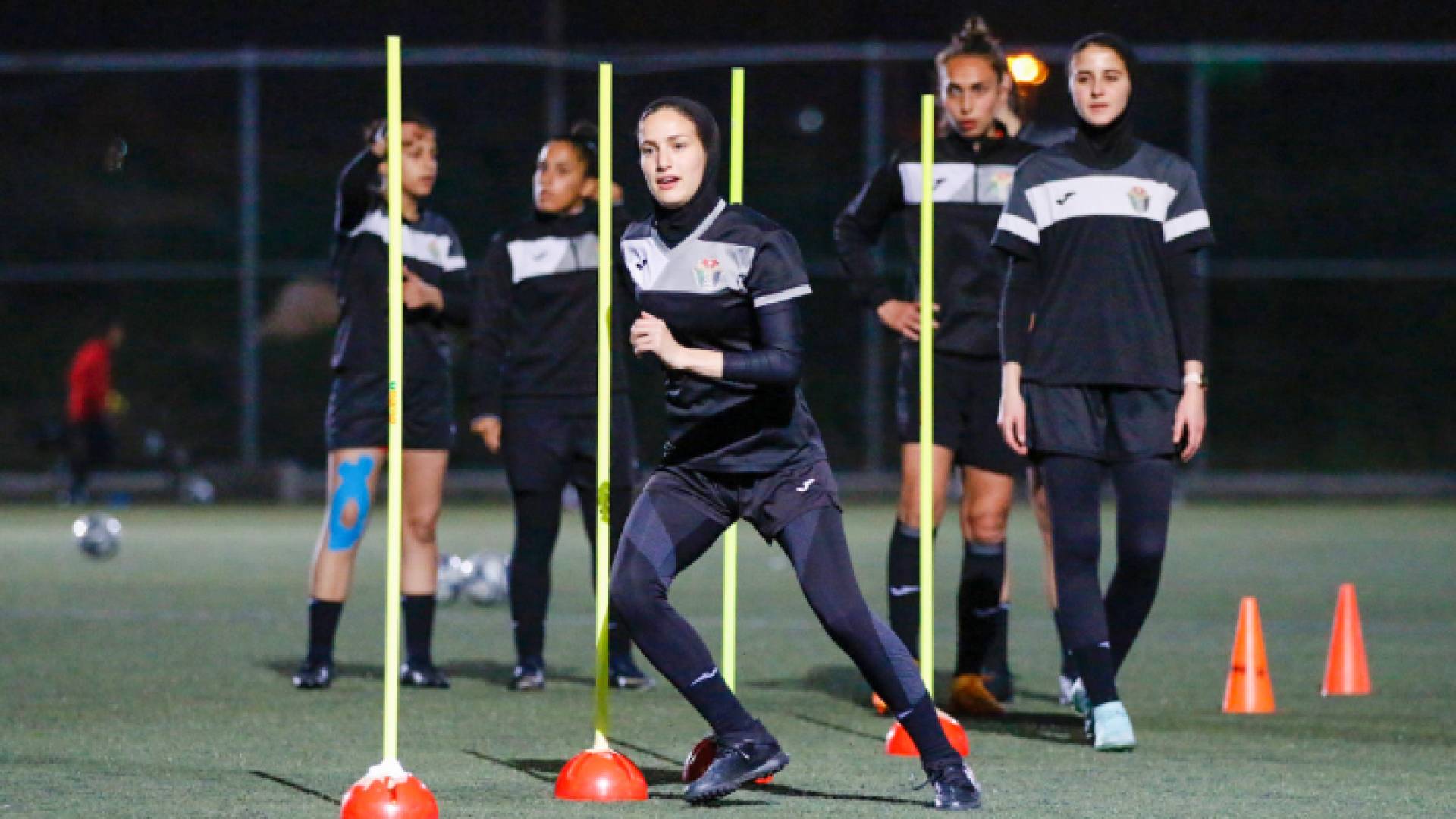 تدريب للاعبات منتخب السيدات لكرة القدم