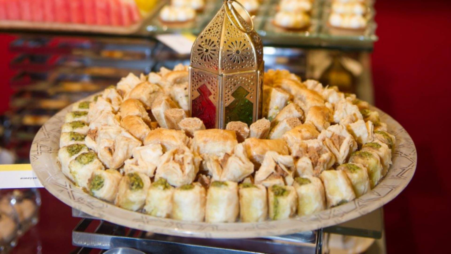 ماذا يحدث لجسمك عند الإفراط في تناول الحلويات؟