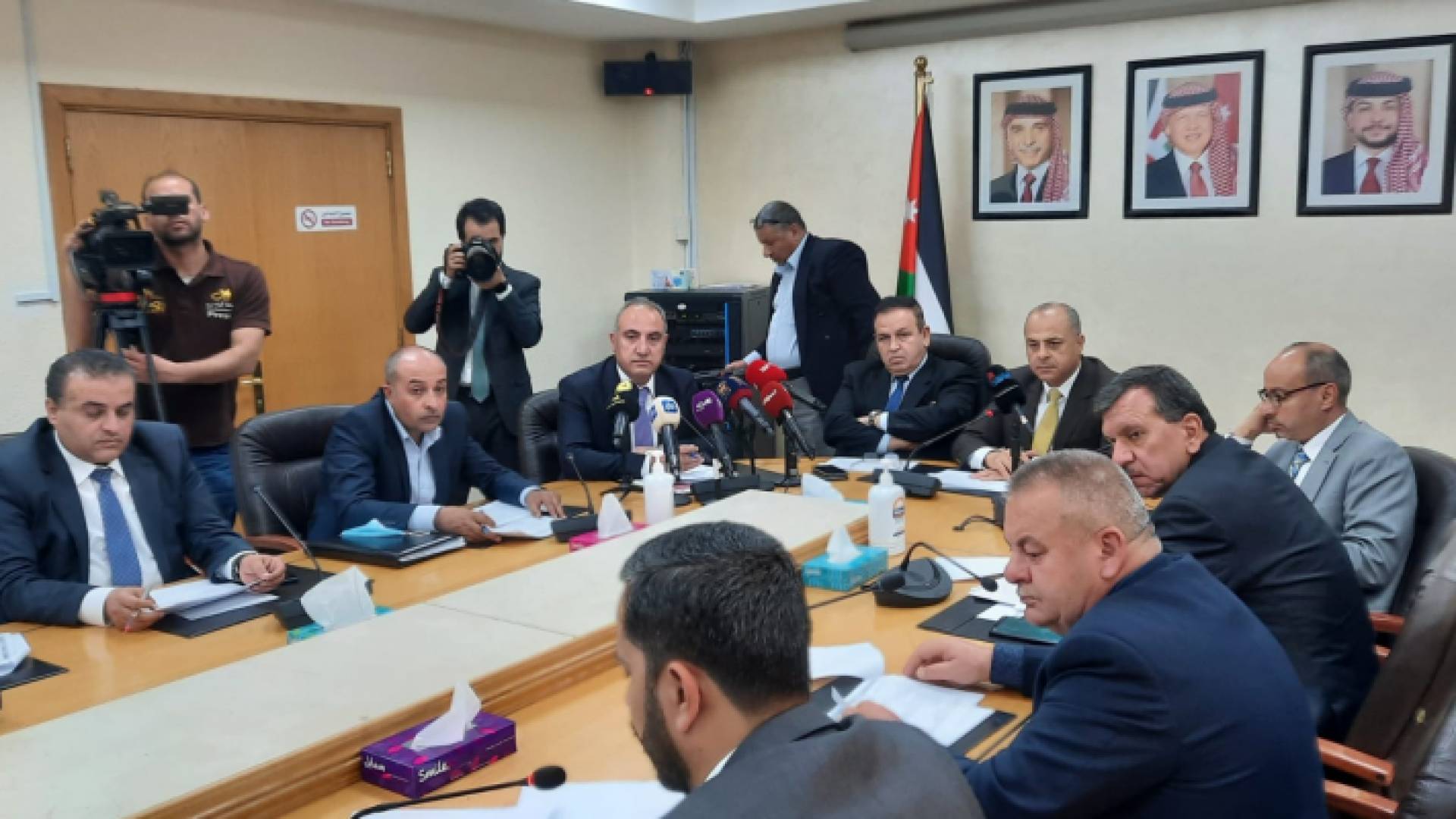 جانب من اجتماع اللجنة